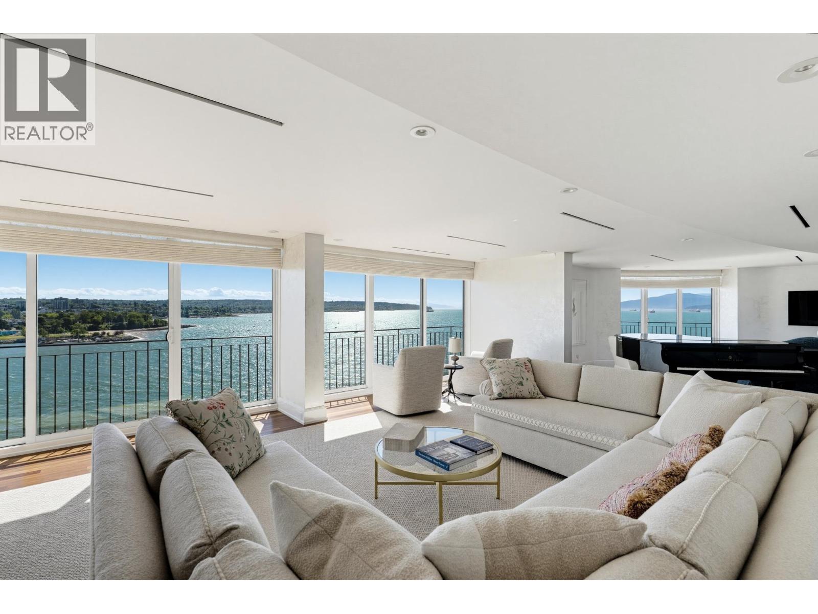 1575 BEACH Unit 1301