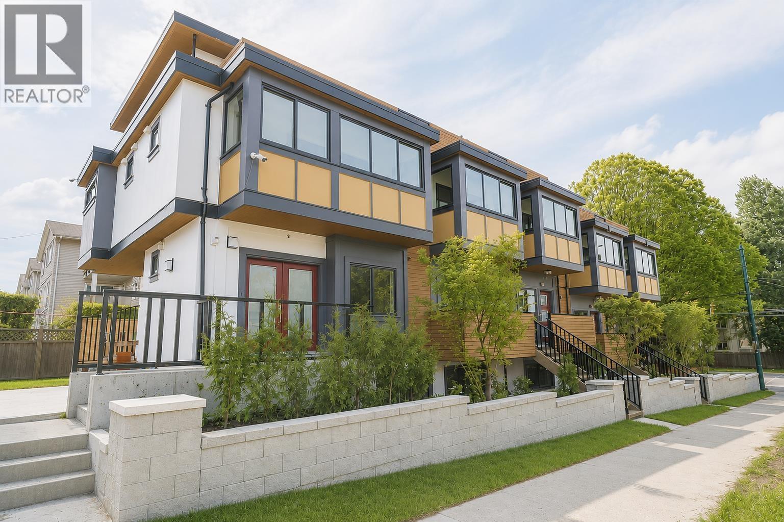 2412 DUNDAS