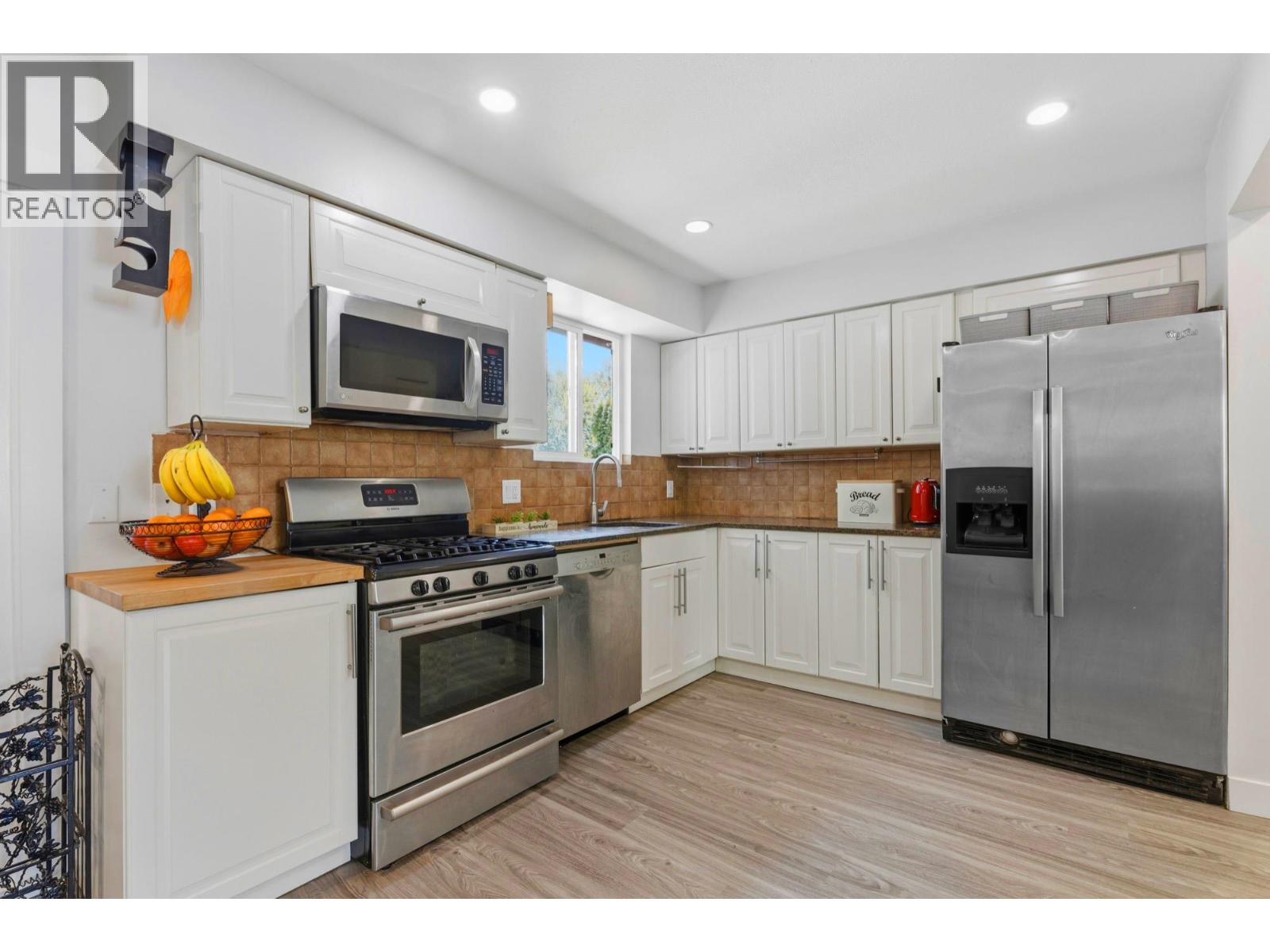 713 APPLEYARD