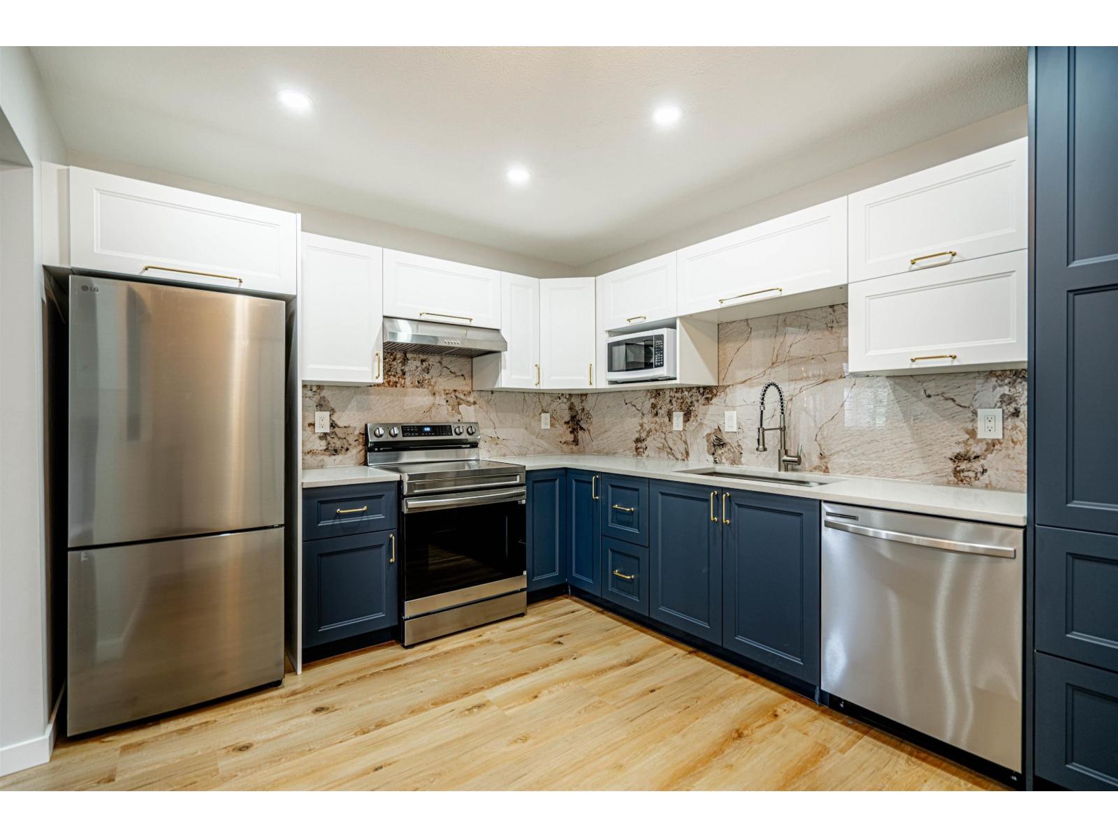 1450 MERKLIN Unit 211 photo 5