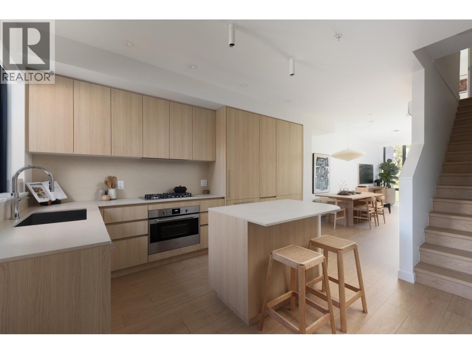 2880 NANAIMO Unit 142