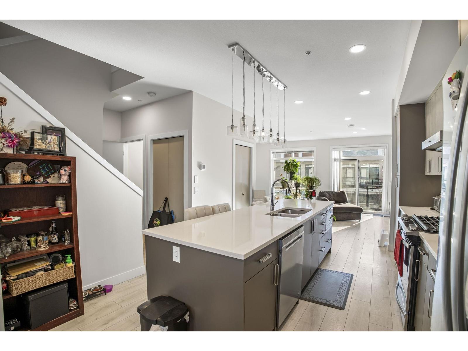 46150 THOMAS Unit 131 photo 4