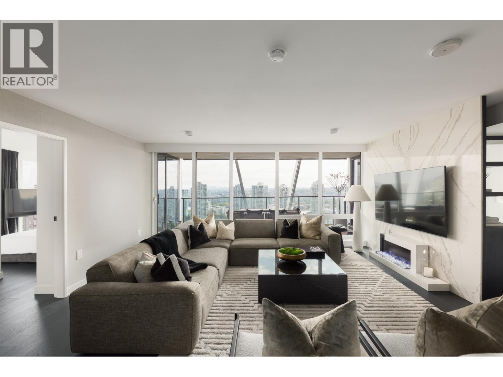 1111 RICHARDS Unit 2504