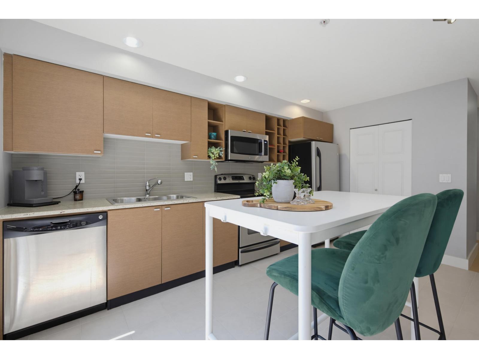 15833 26 Unit 93