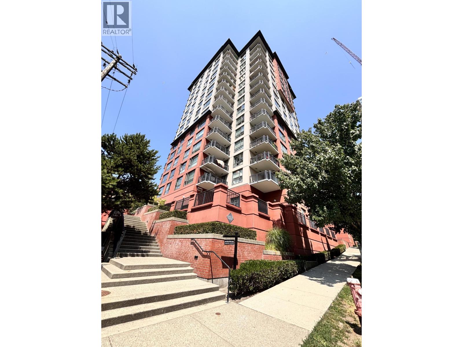 833 AGNES Unit 902