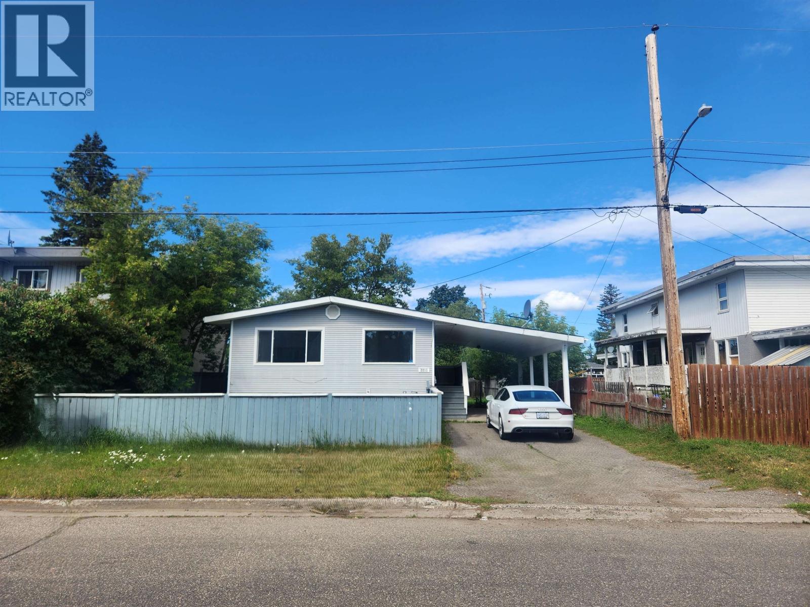 2211 OAK