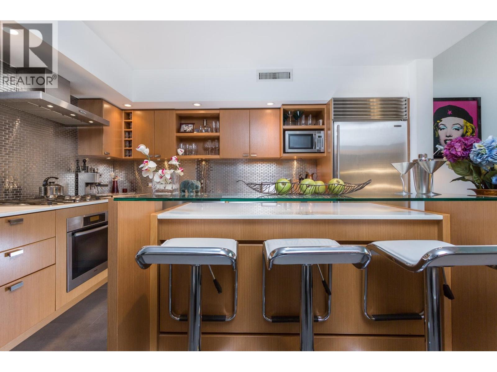 1168 RICHARDS Unit 104