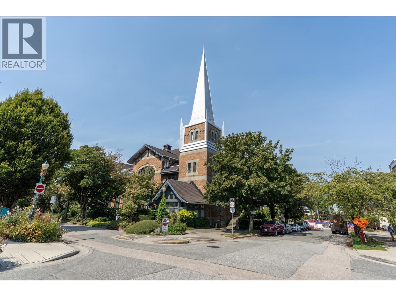 2525 QUEBEC Unit 204