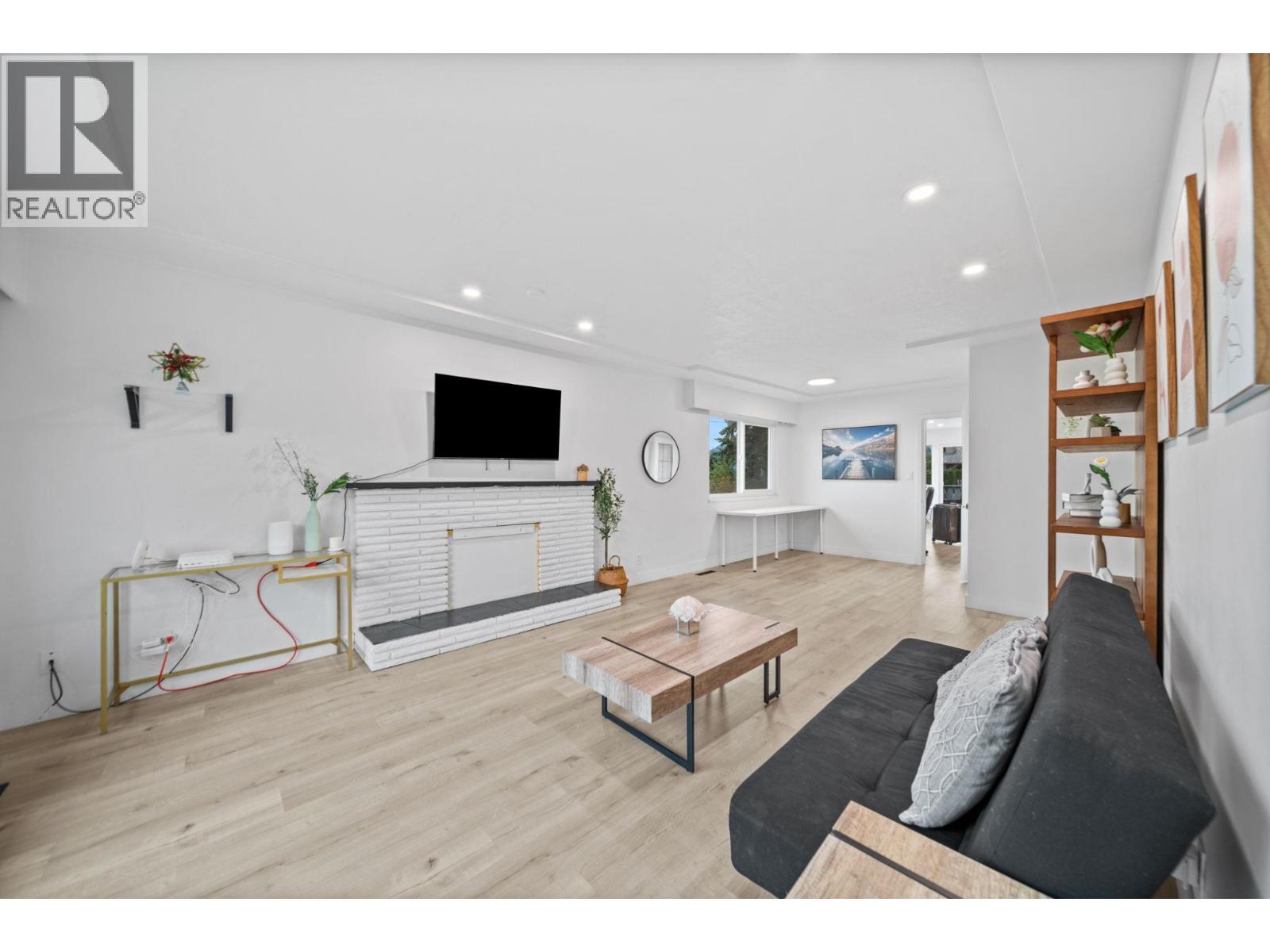 4831 CAMBRIDGE