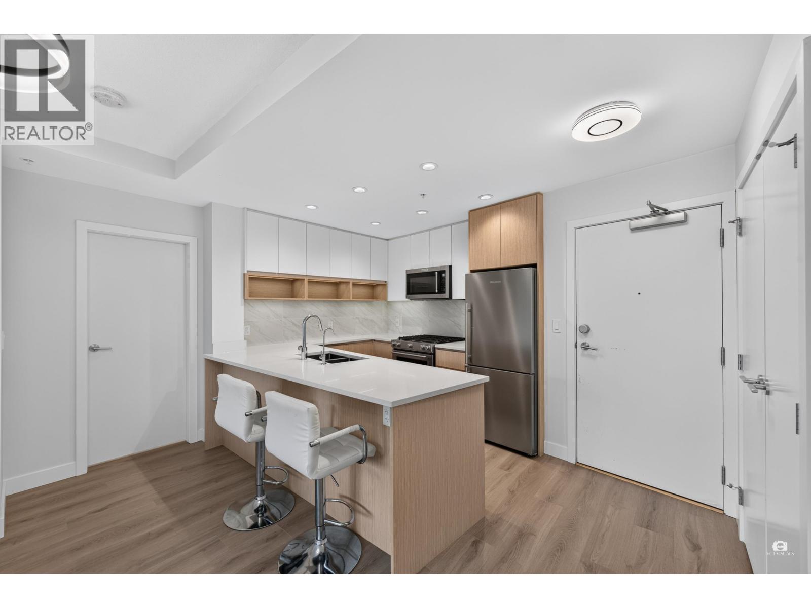 8940 UNIVERSITY Unit 105