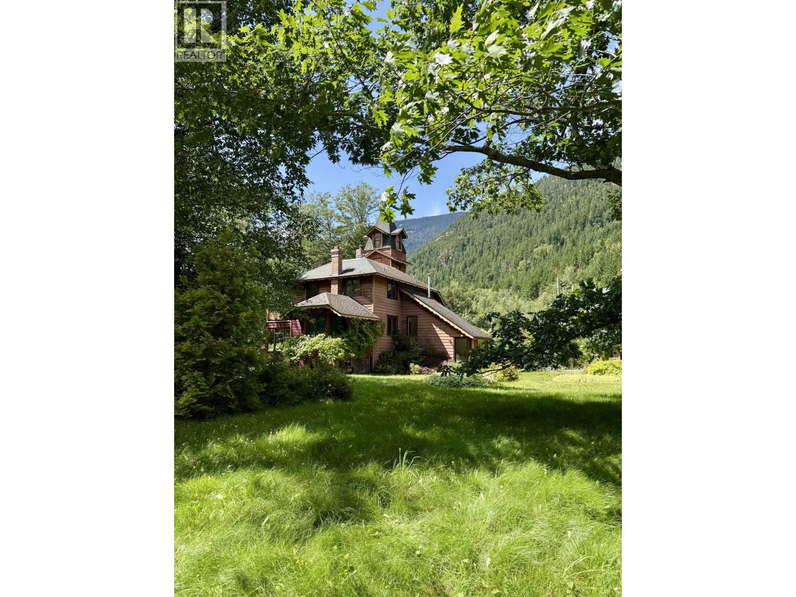 4233 MACKENZIE 20 photo 5
