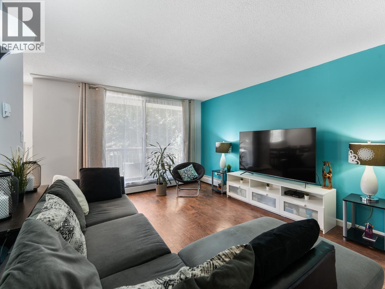 320 ROYAL Unit 404