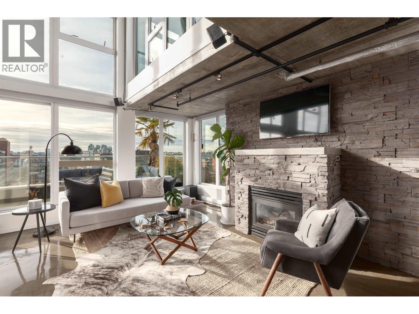 289 ALEXANDER Unit 1002