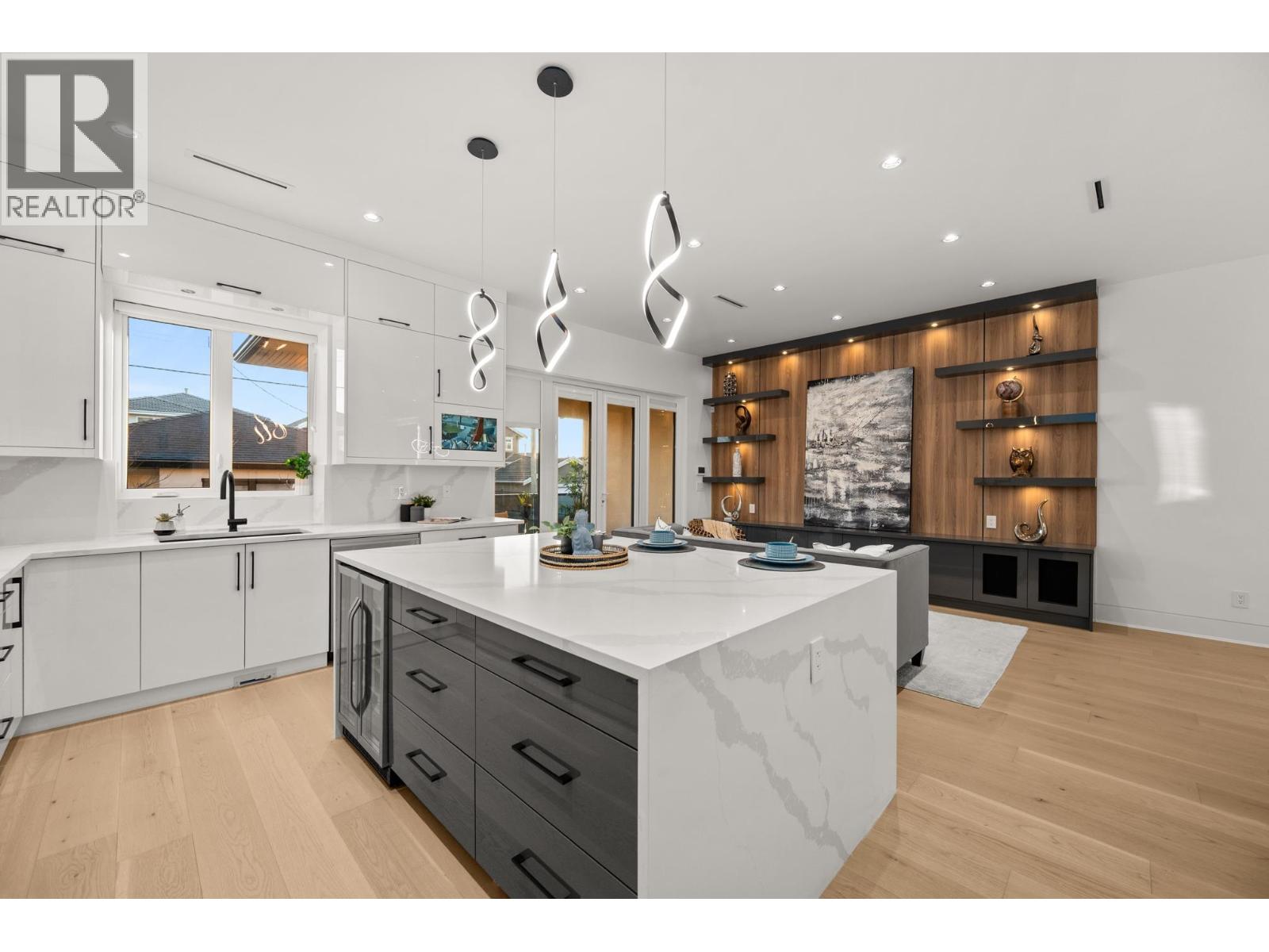 4346 PENDER