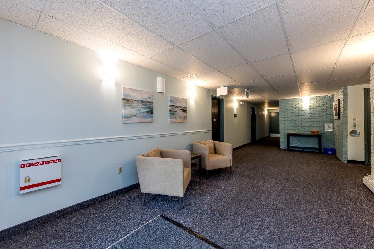 1442 BLACKWOOD Unit 219 photo 2