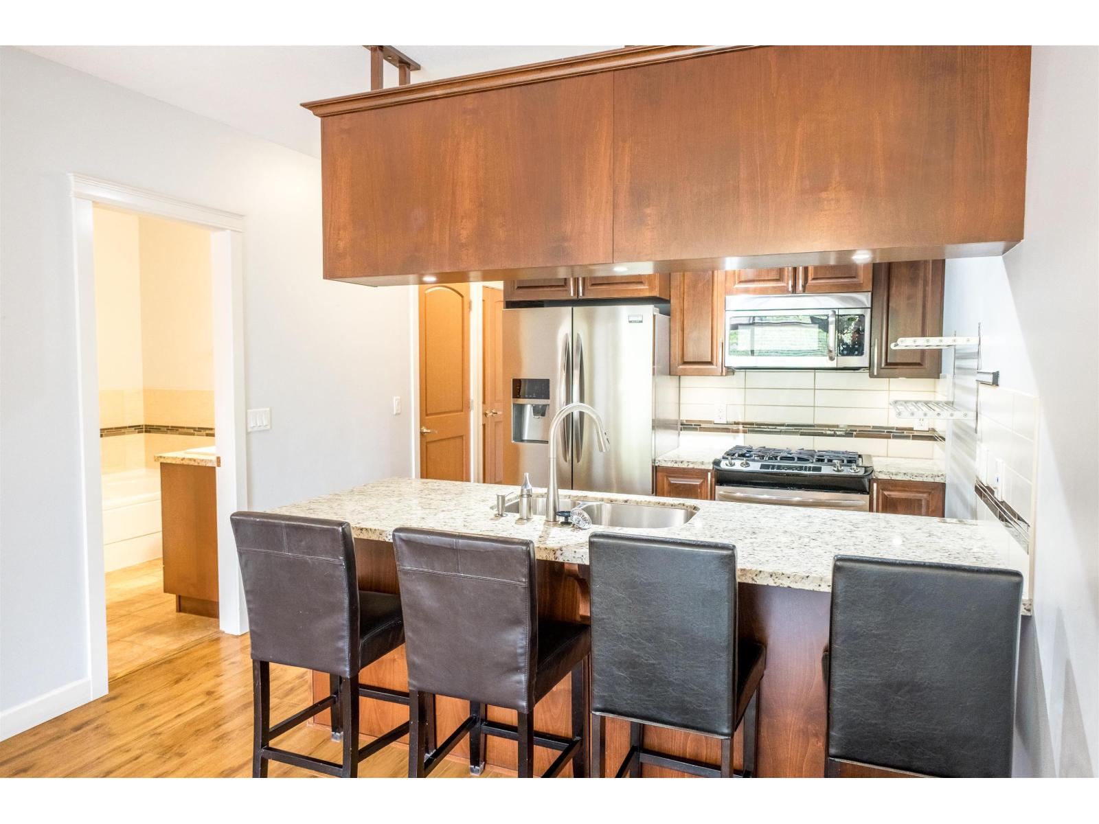 8067 207 Unit 216 photo 4