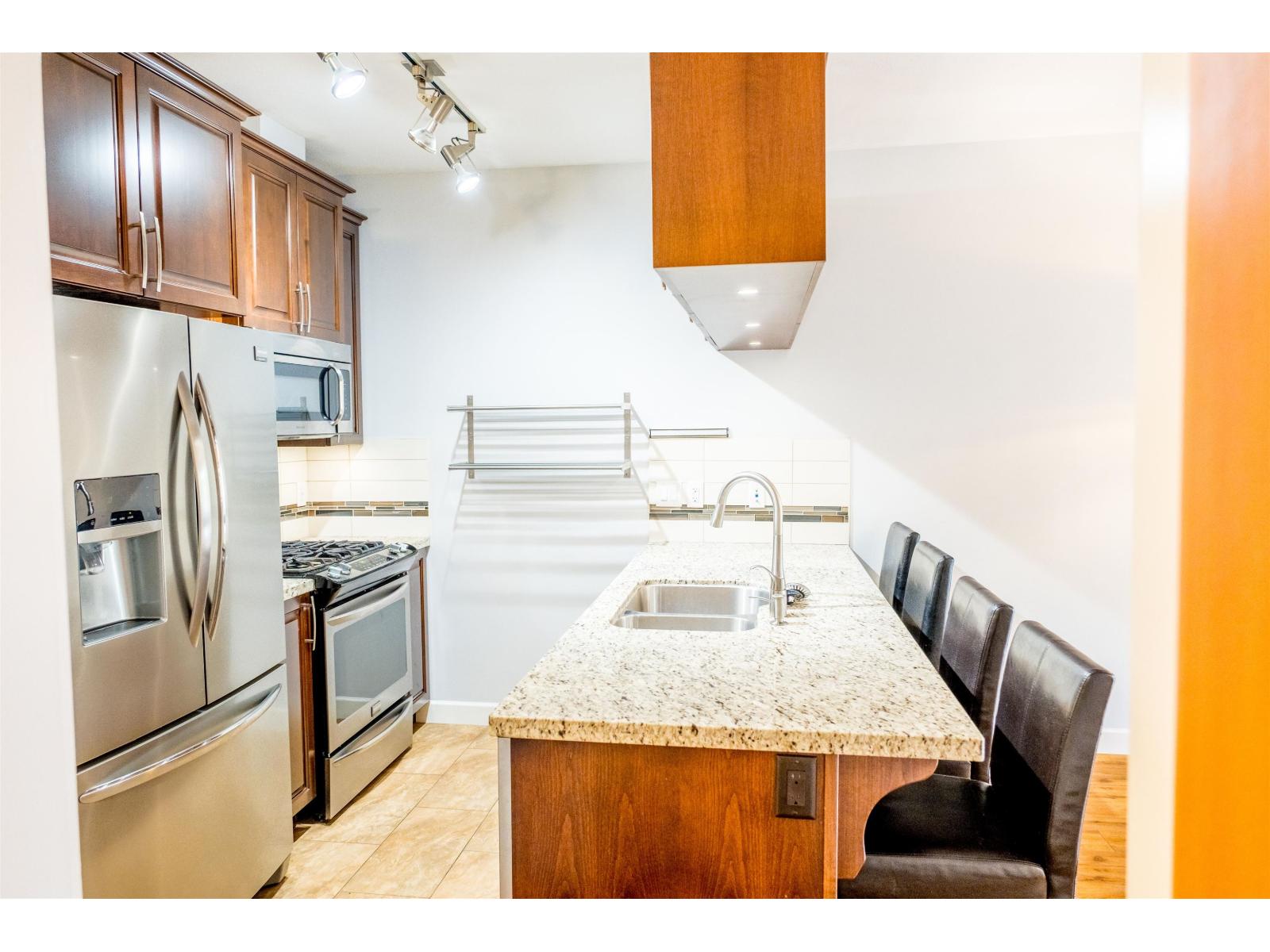 8067 207 Unit 216 photo 5