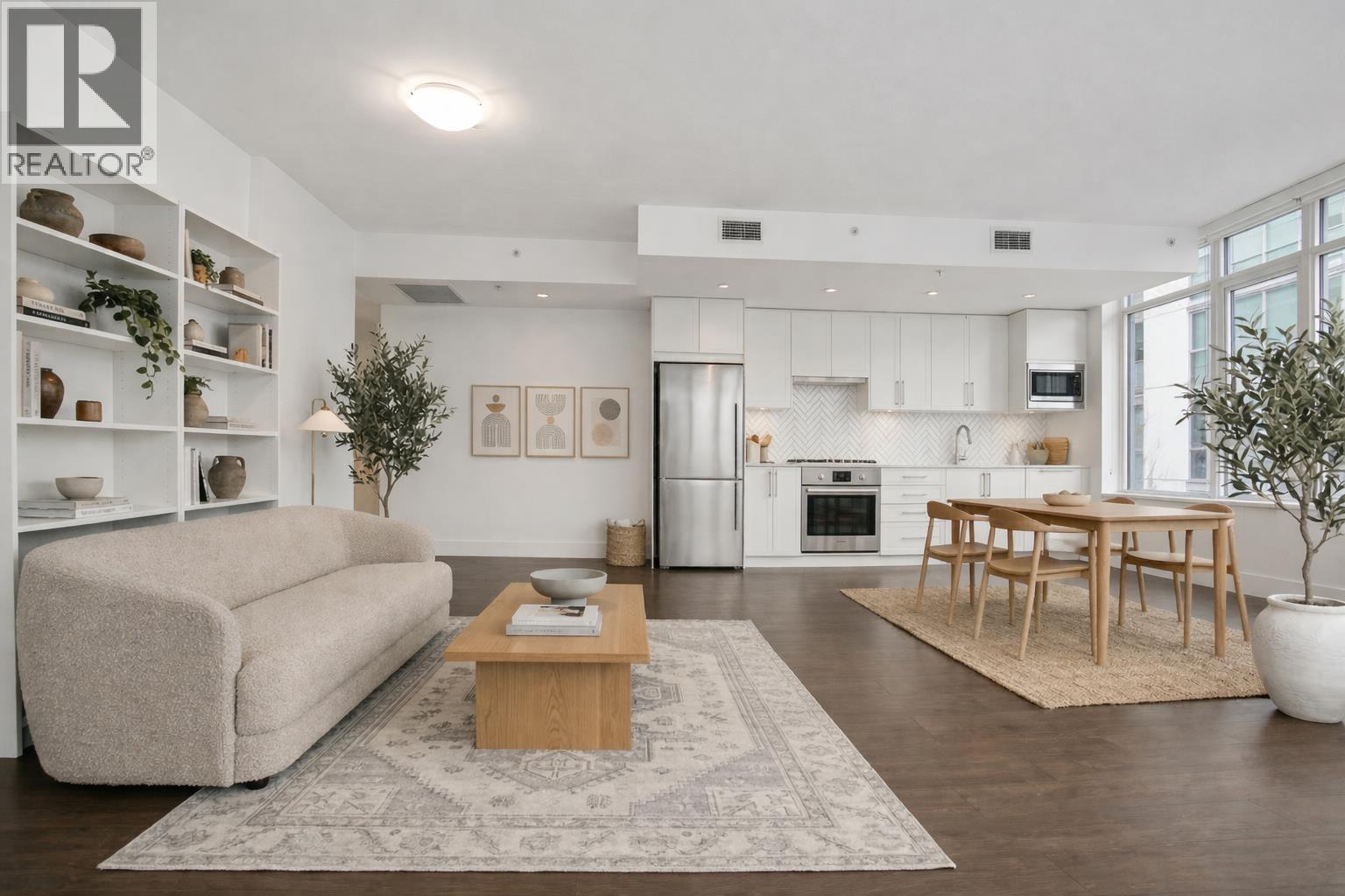 2455 KINGSWAY Unit 302