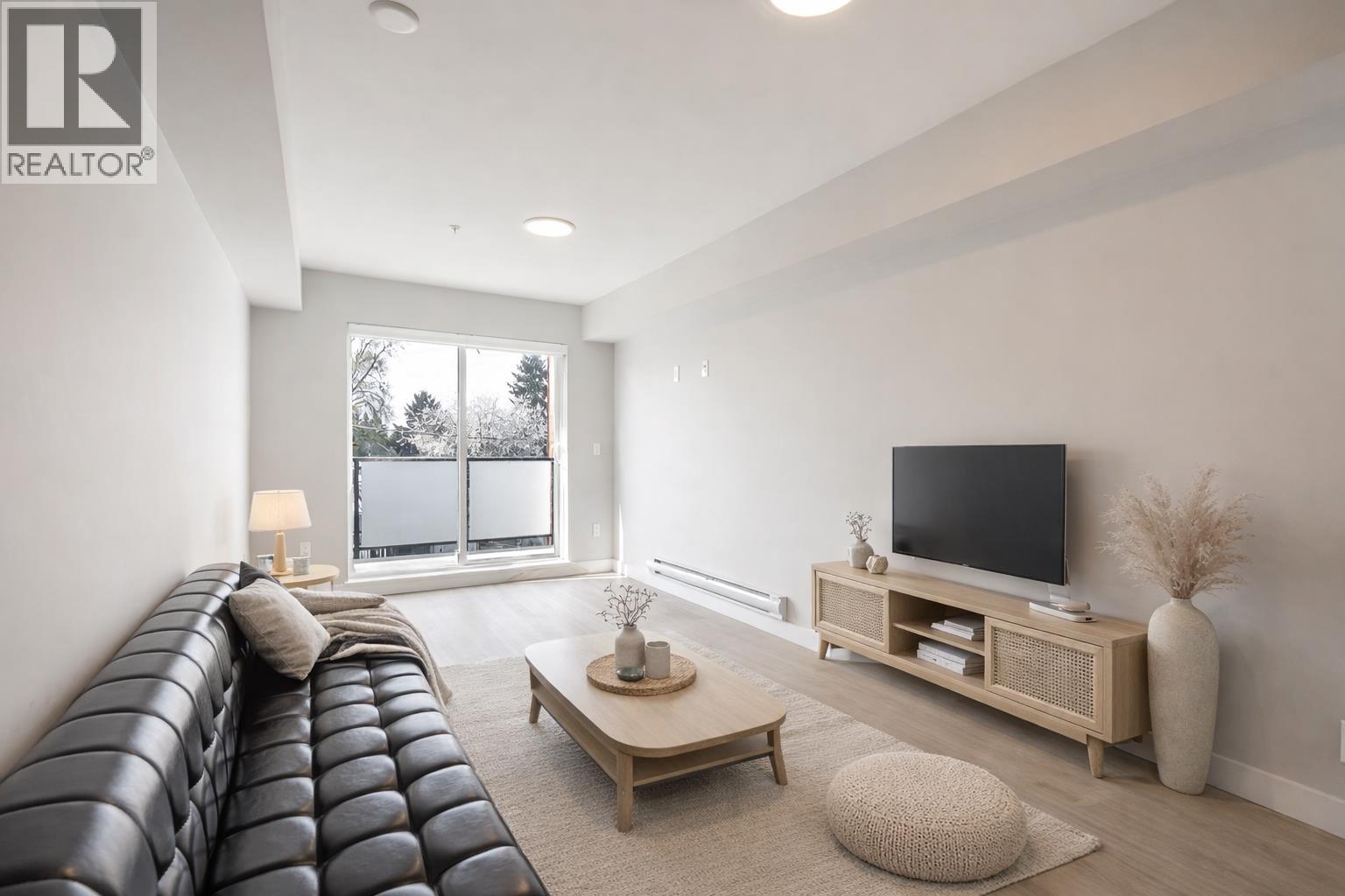 3050 KINGSWAY Unit 304