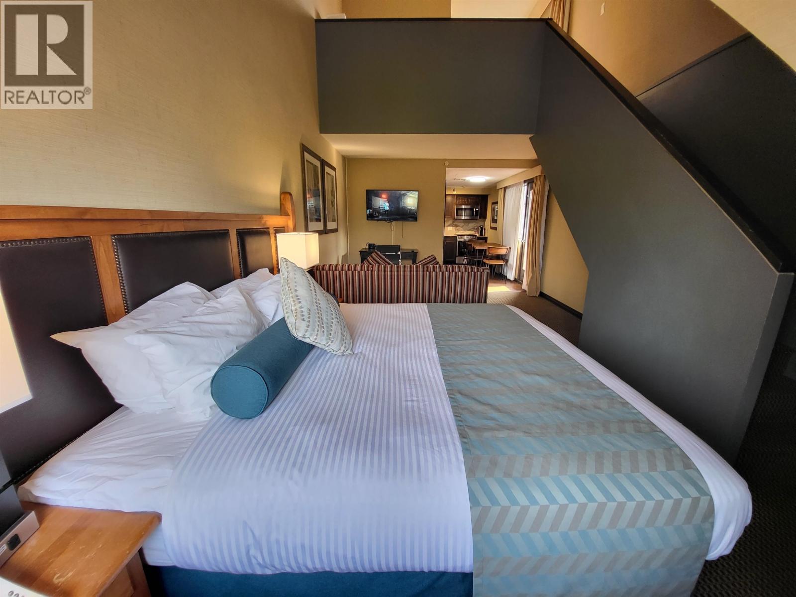 4220 GATEWAY Unit 220