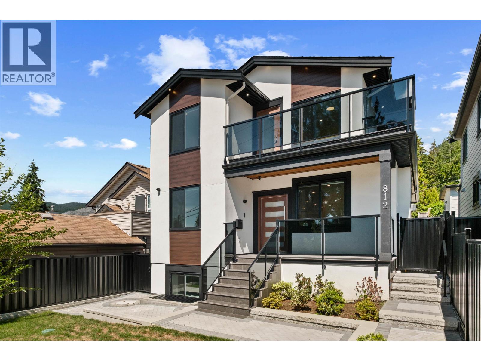 812 MONTROYAL