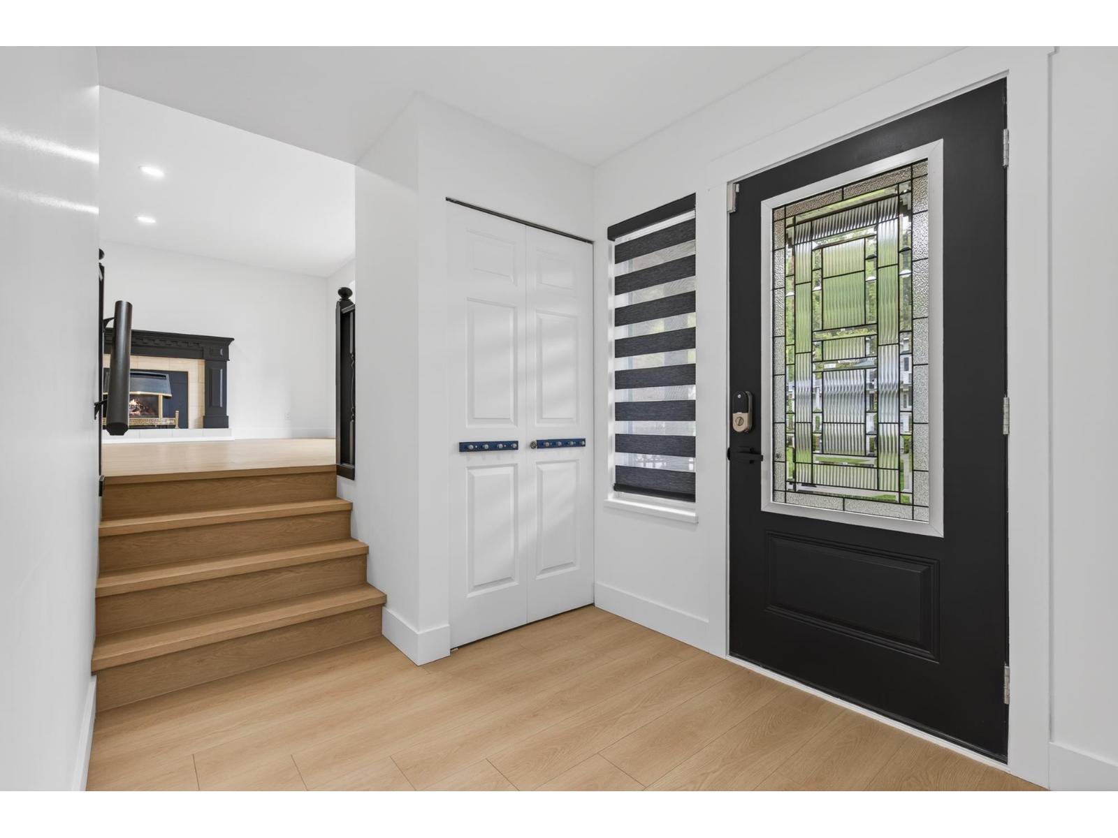 2359 HARPER photo 3