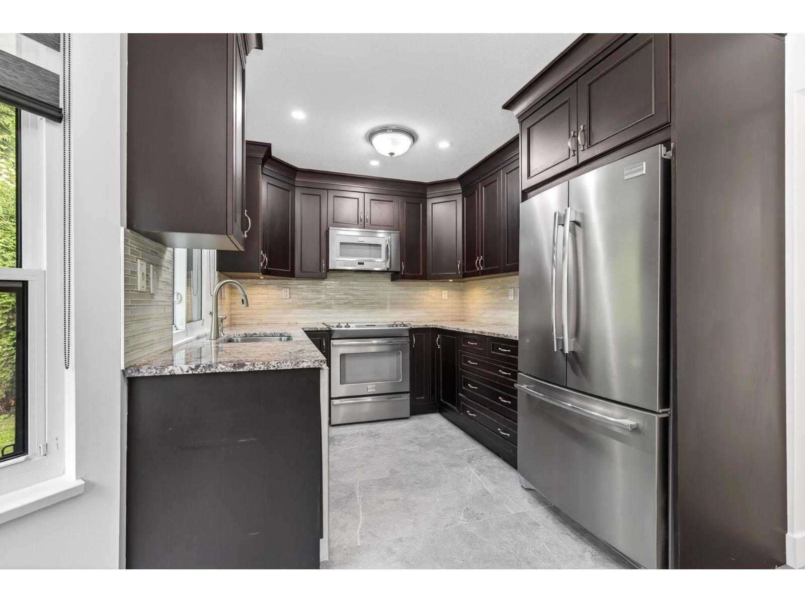 2359 HARPER photo 4