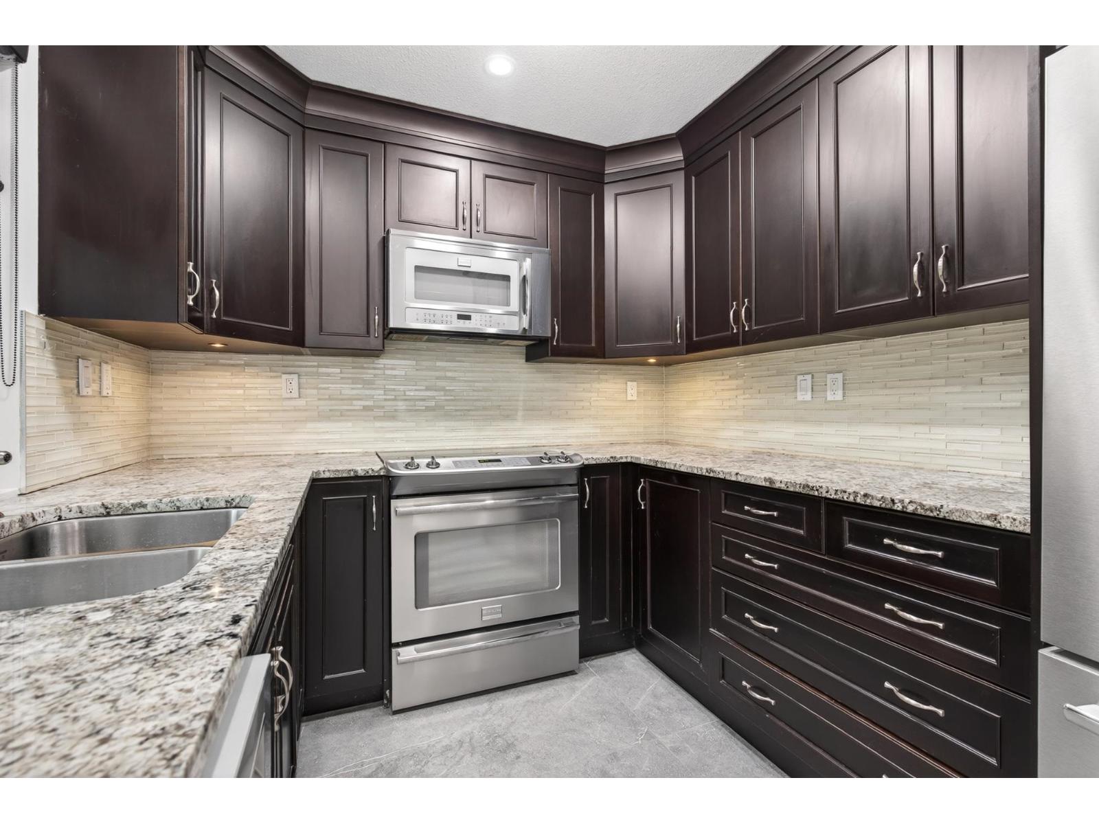 2359 HARPER photo 5