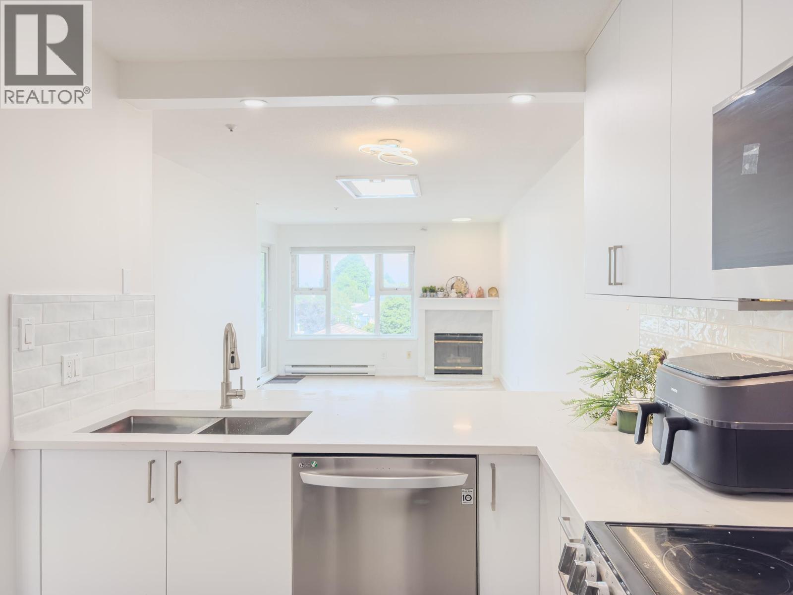 4893 CLARENDON Unit 311