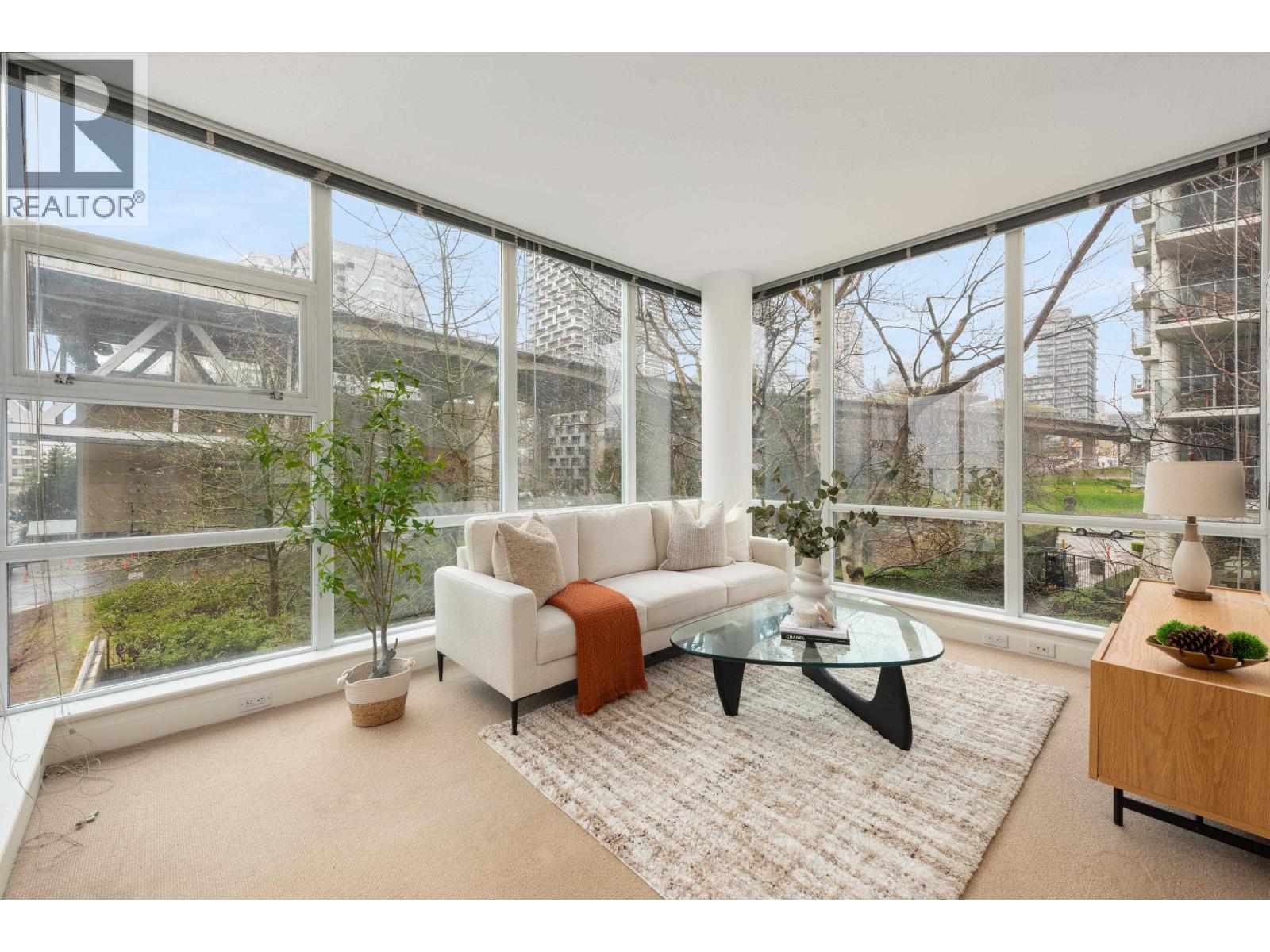 633 KINGHORNE Unit 605