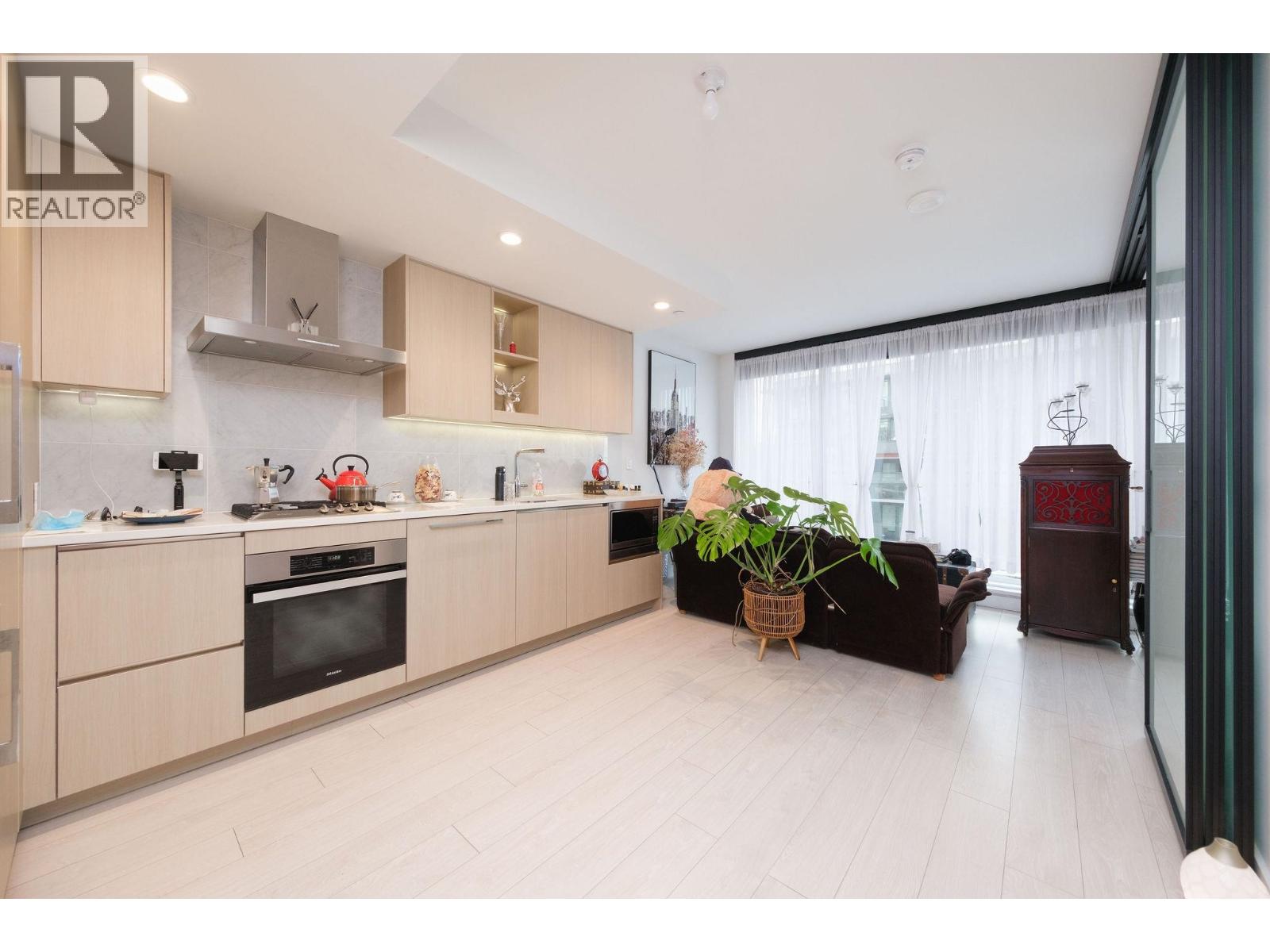 1768 COOK Unit 905