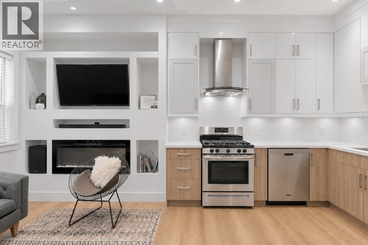 1136 PENDER Unit 2