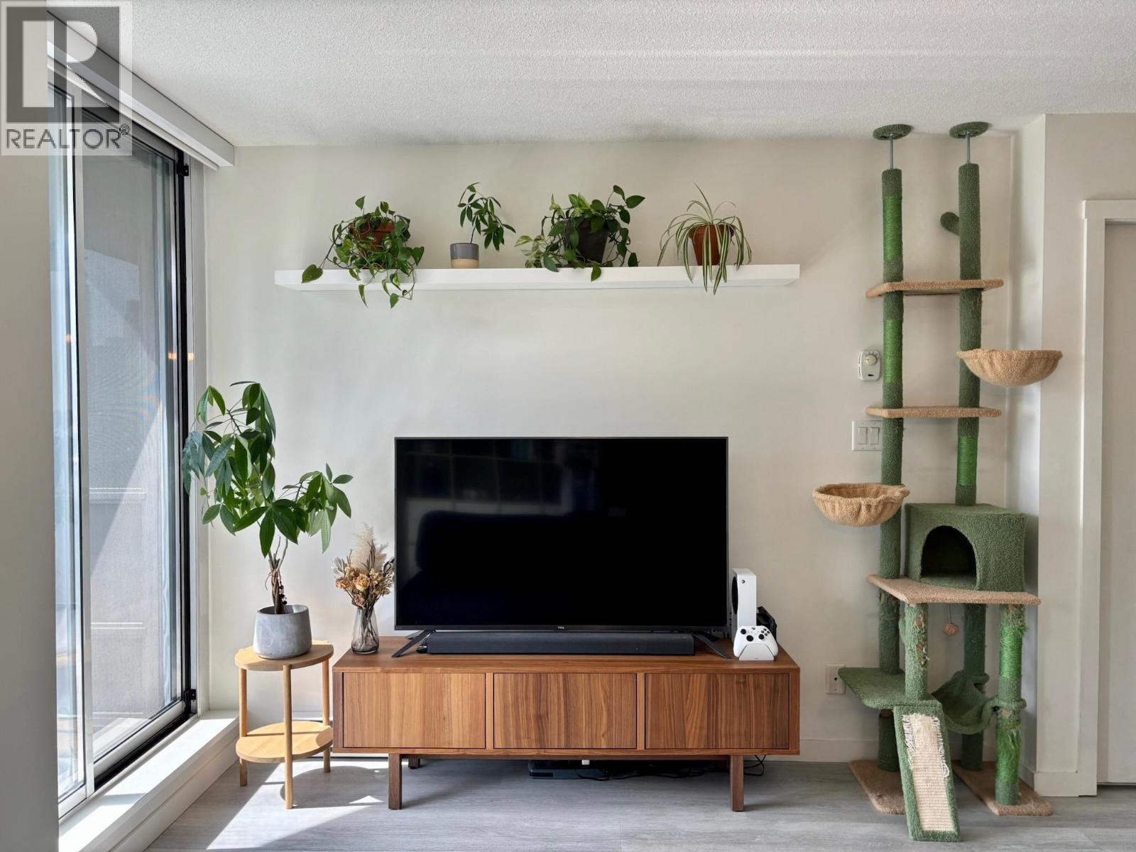 1212 HOWE Unit 809