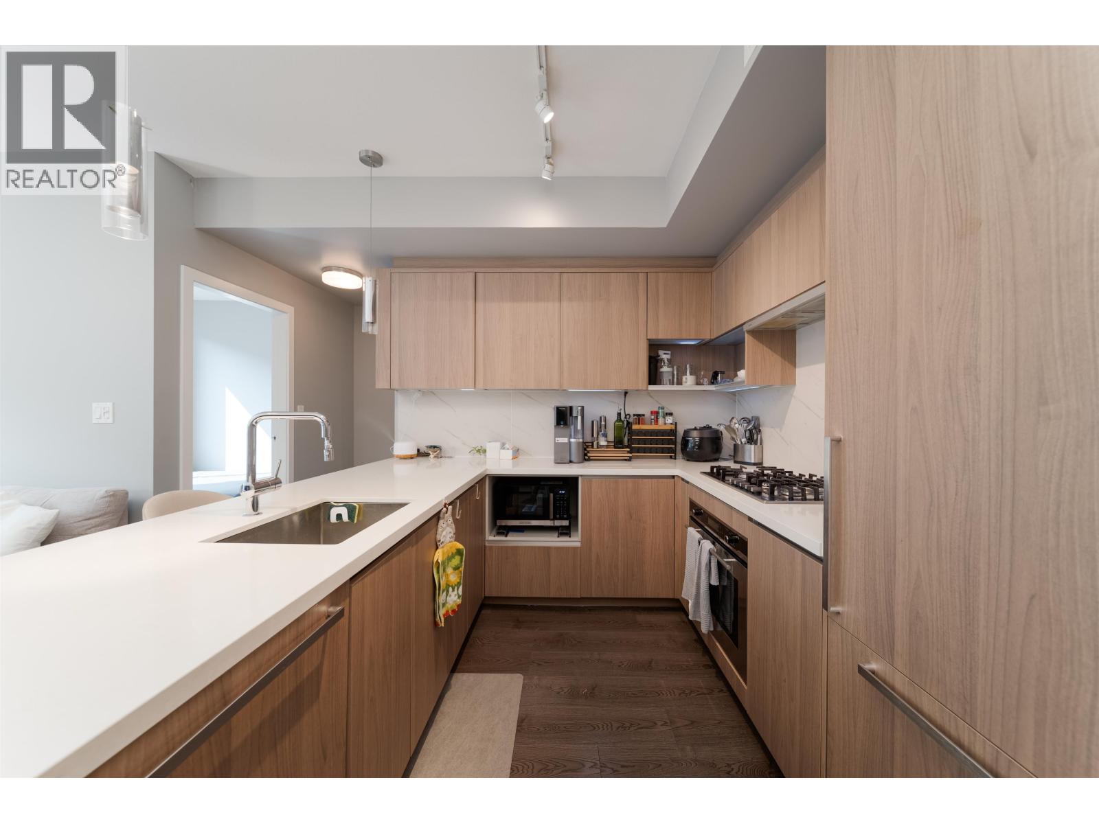 9333 TOMICKI Unit 210