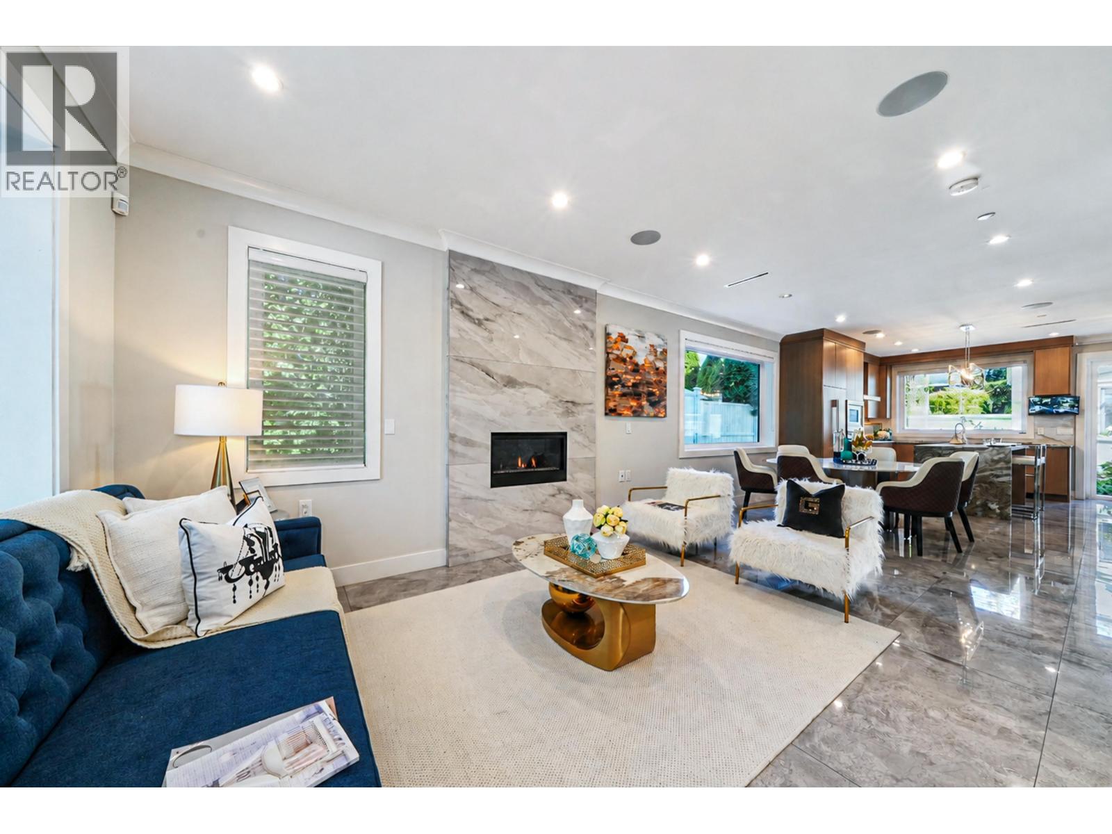6576 YEW photo 3