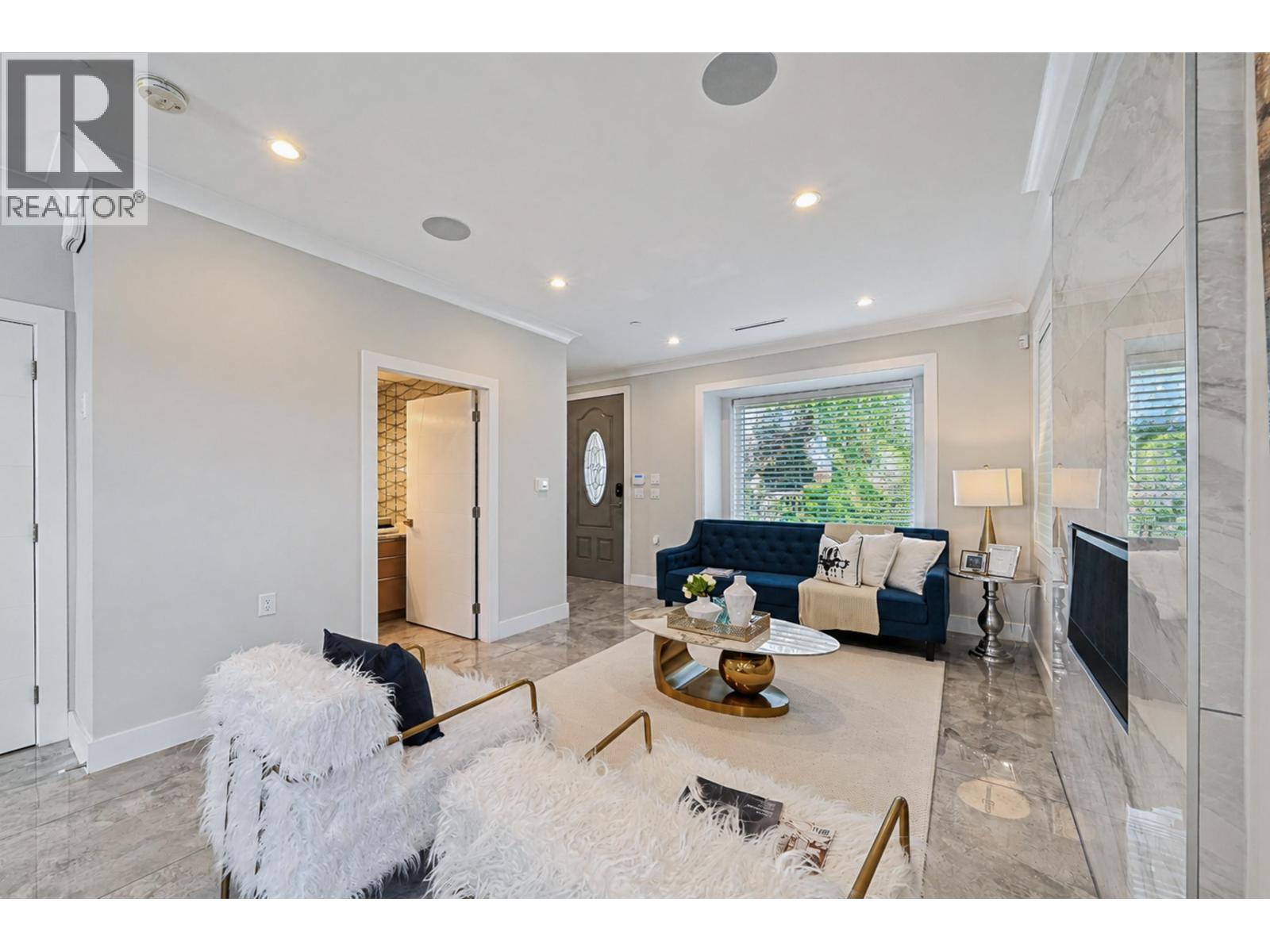 6576 YEW photo 5