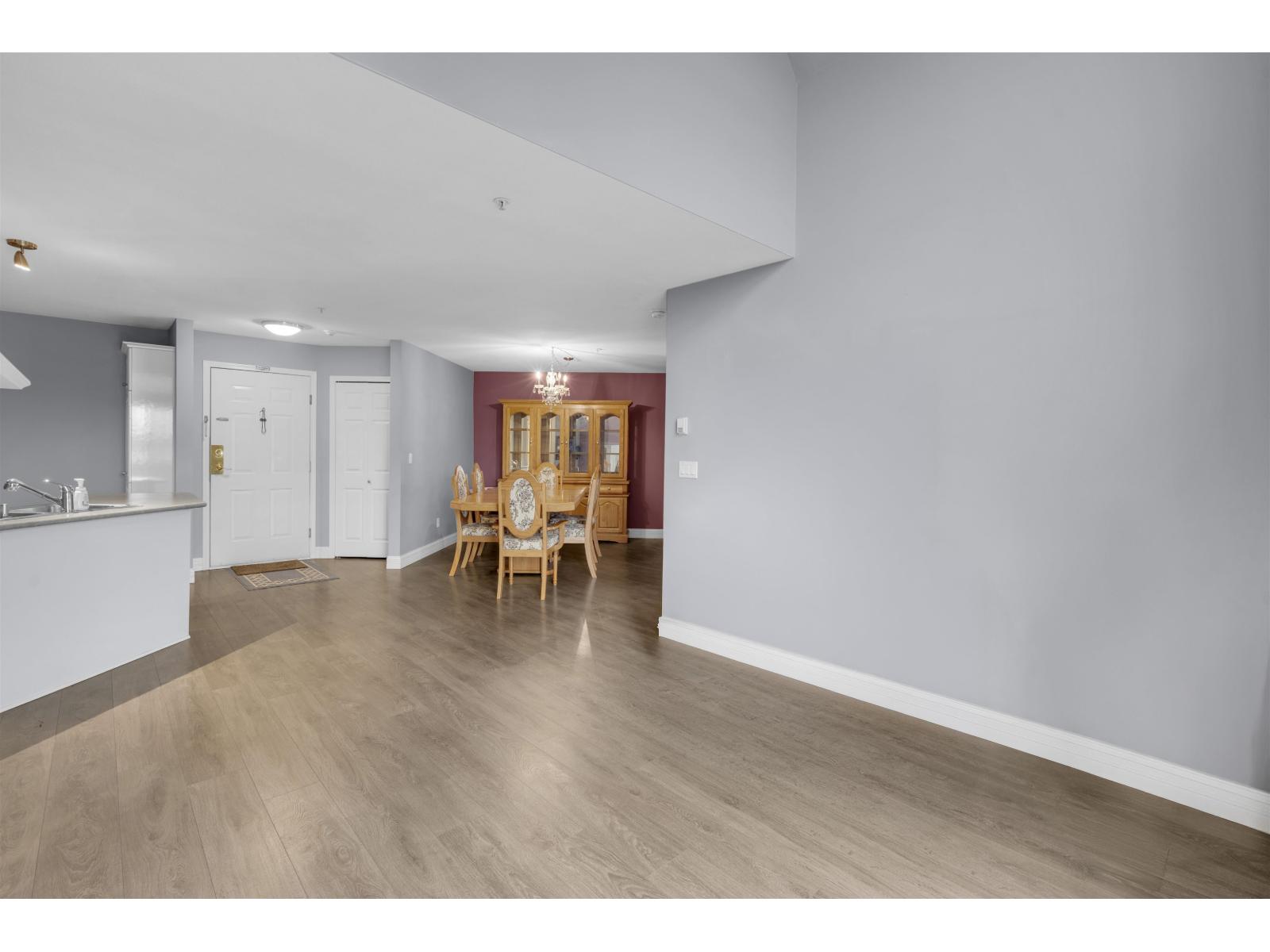 12125 75A Unit 402 photo 5