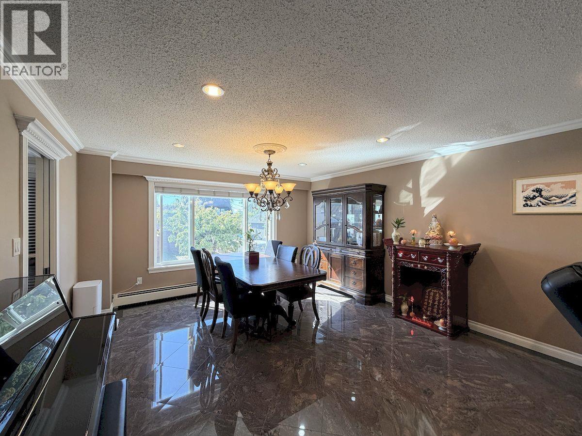 5885 LINCOLN photo 3