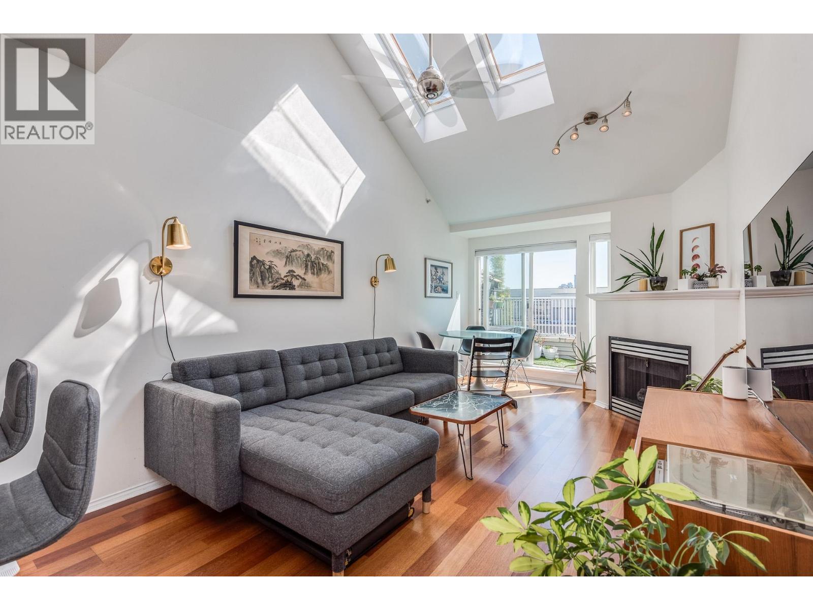 3939 HASTINGS Unit 404