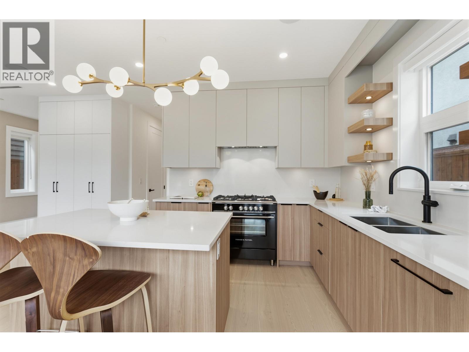 2258 NAPIER Unit 2