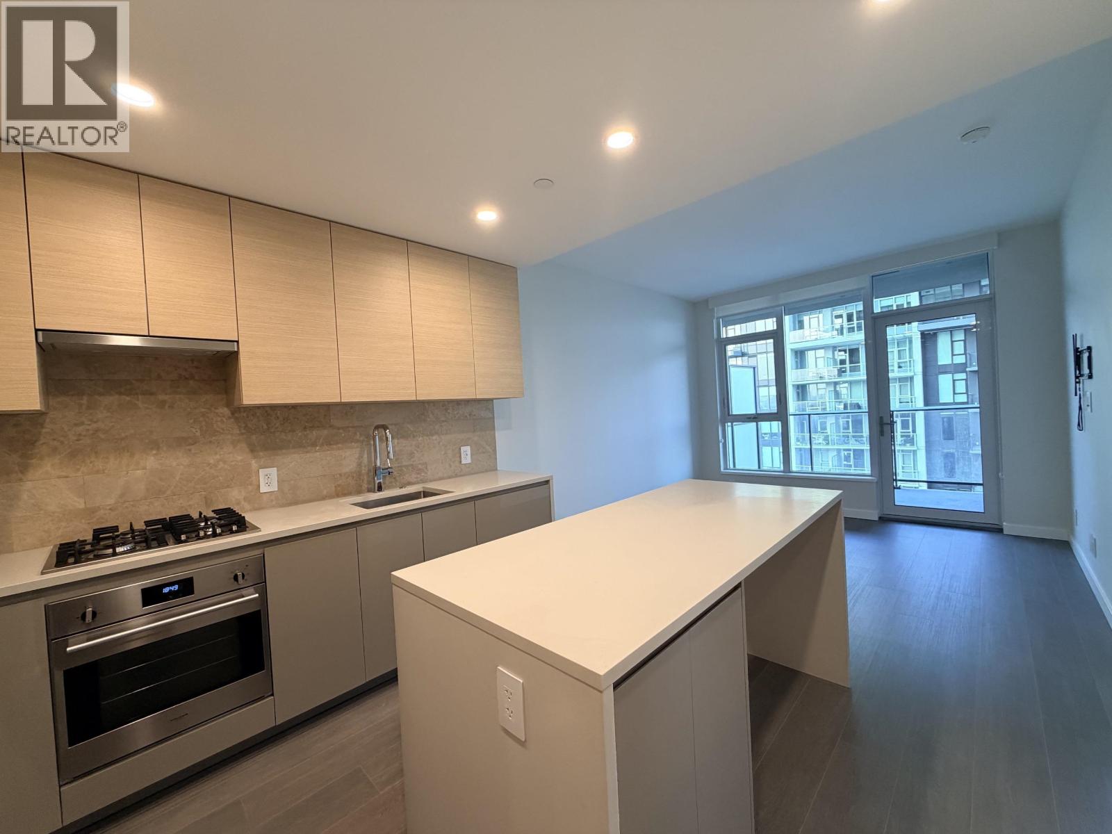 2108 GILMORE Unit 3903