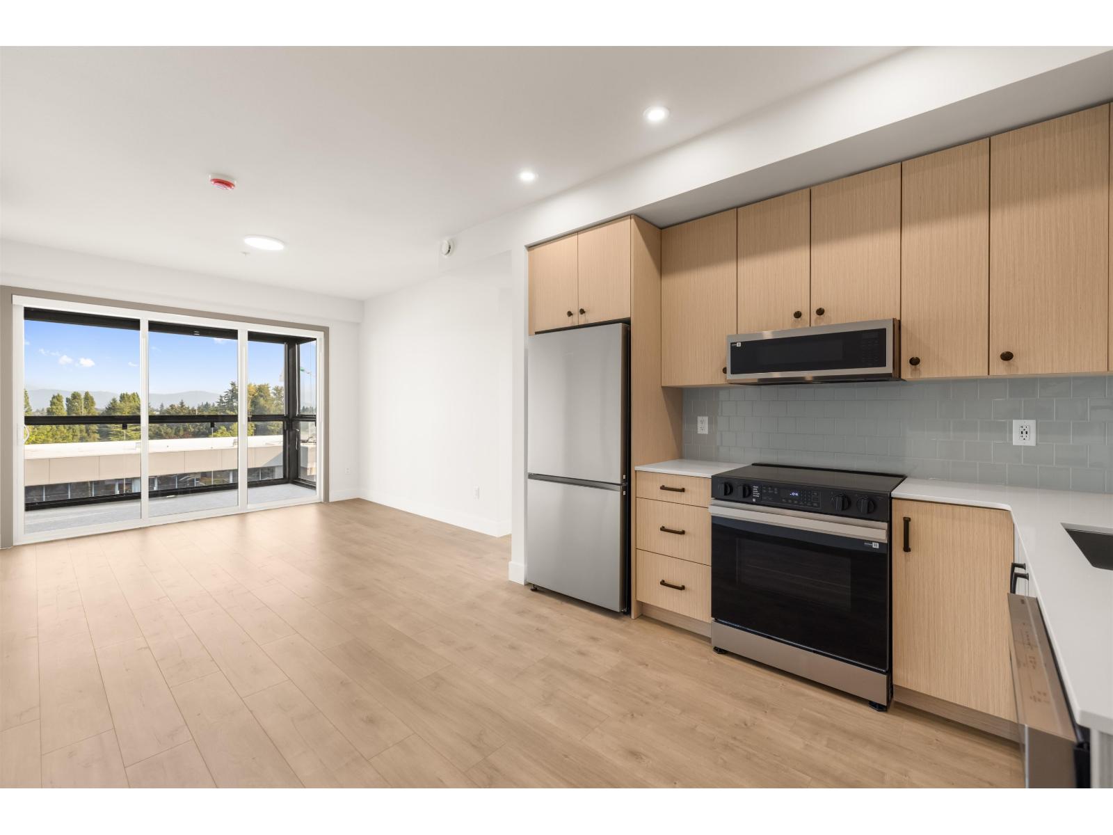 32528 SIMON Unit 208