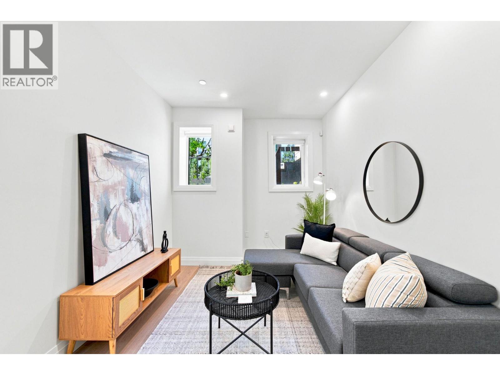 6164 GRANVILLE photo 2
