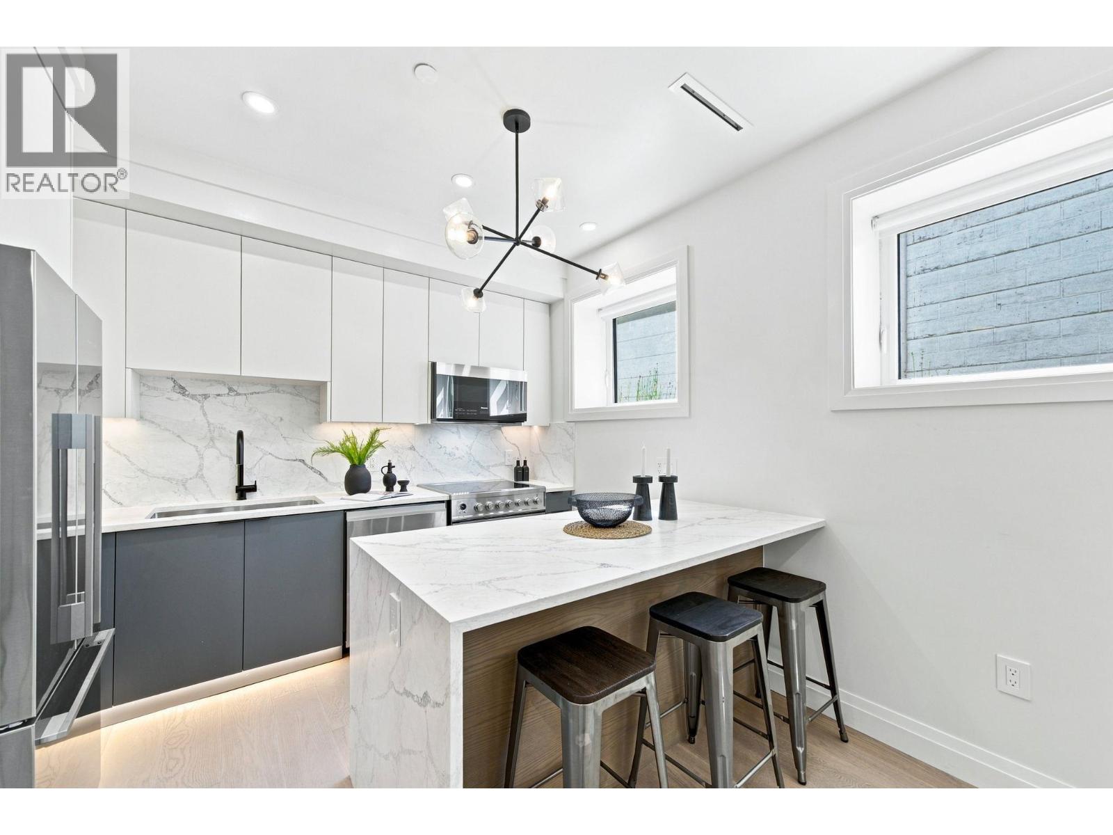 6164 GRANVILLE photo 5
