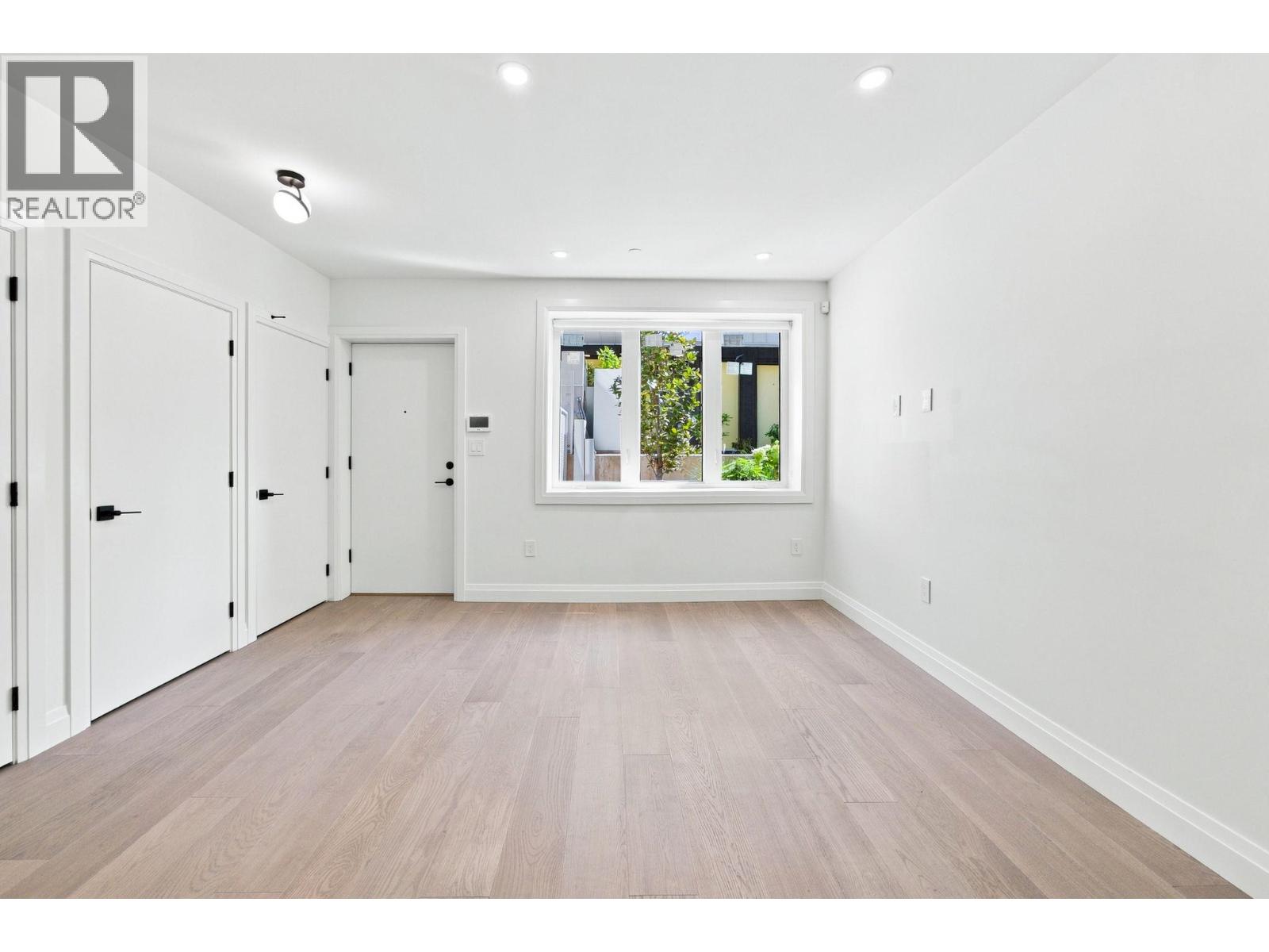 6166 GRANVILLE photo 3