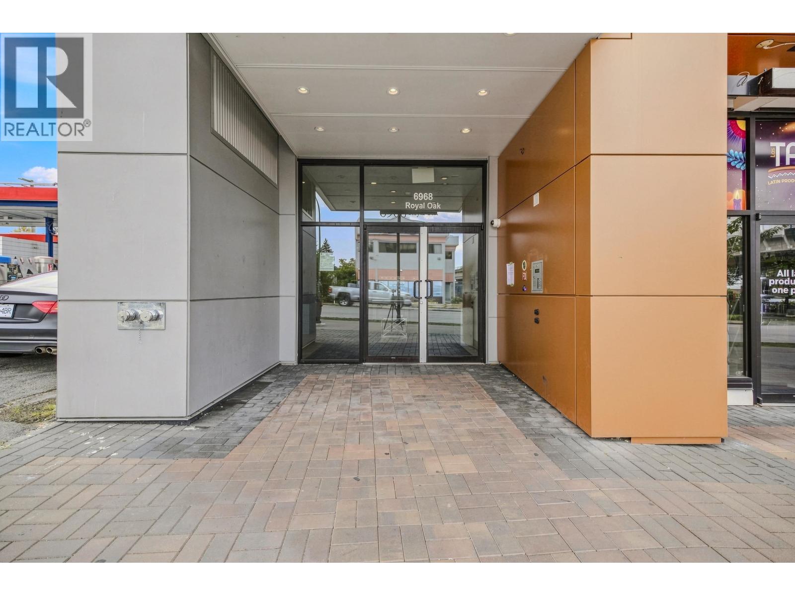 6968 ROYAL OAK Unit 211