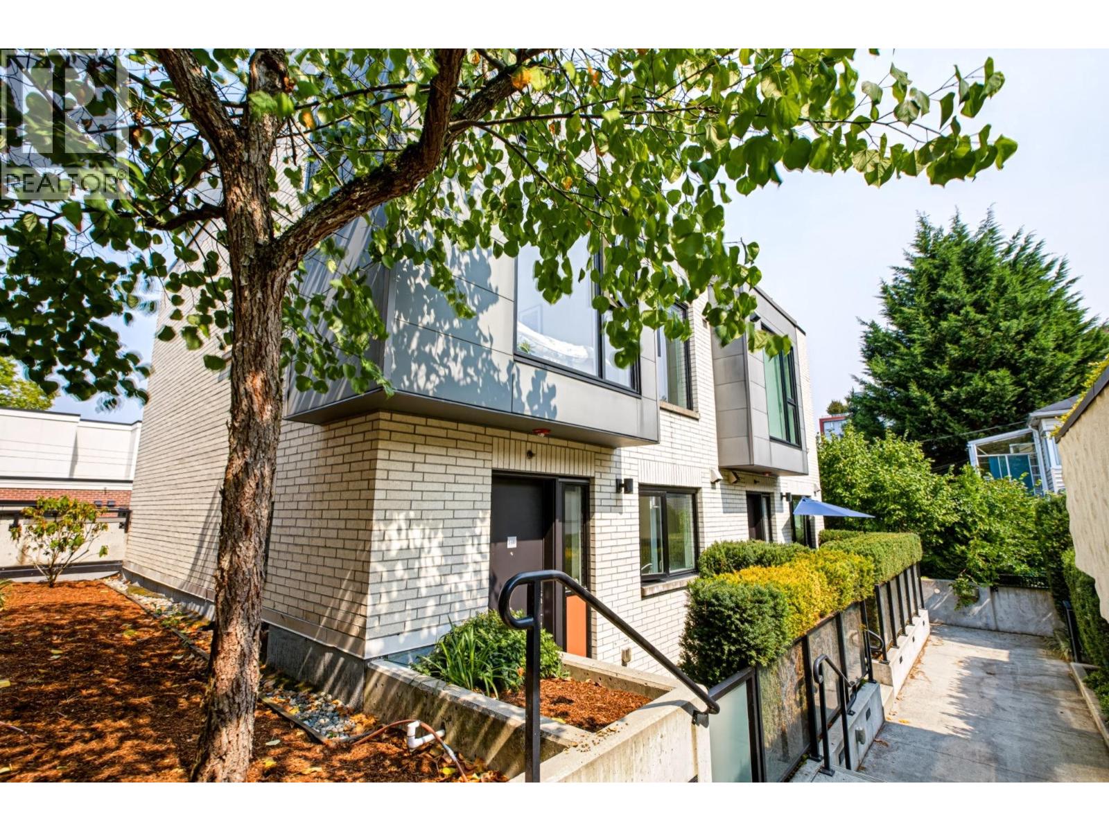 589 KING EDWARD Unit 2
