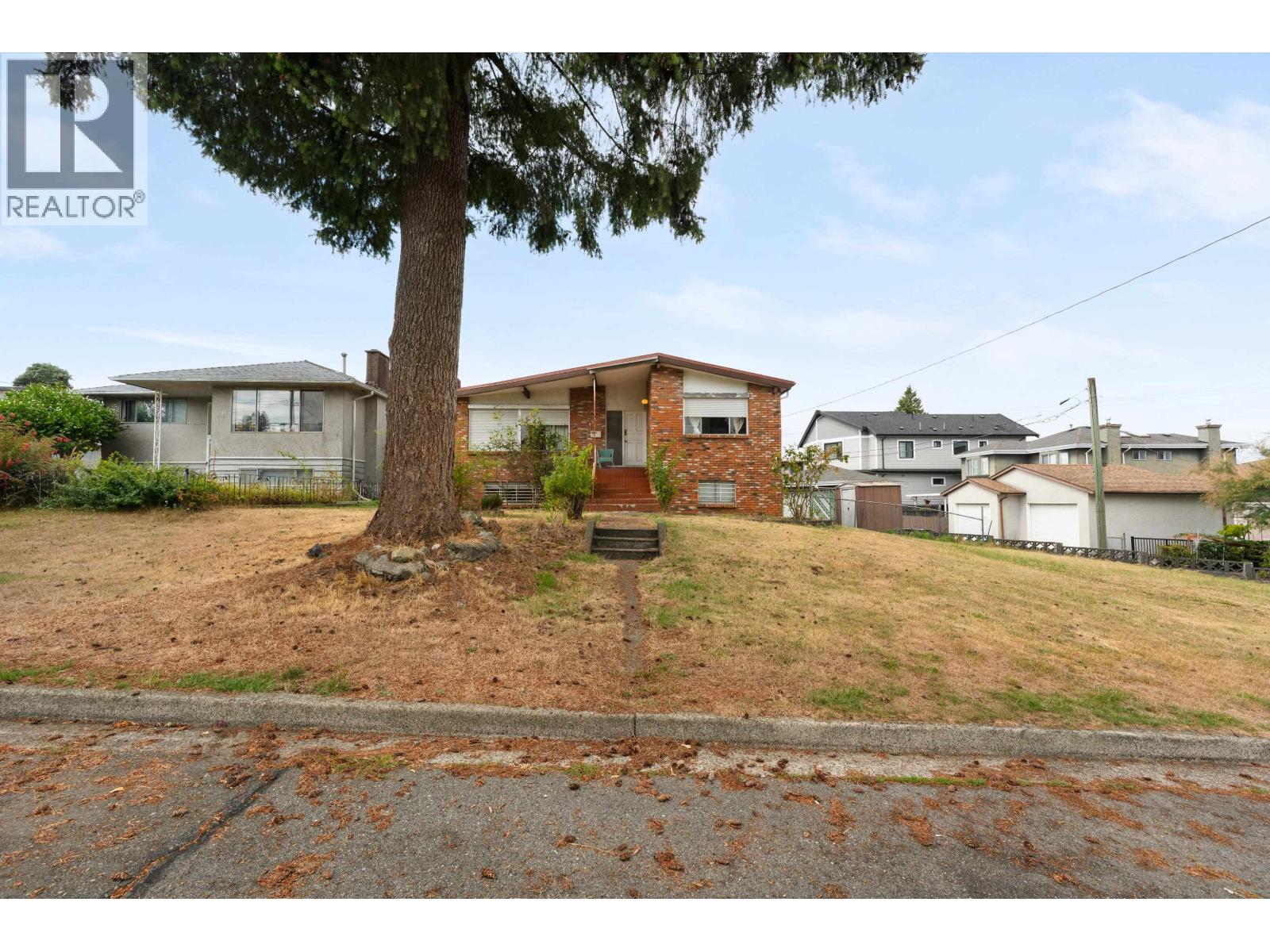 4561 MANOR
