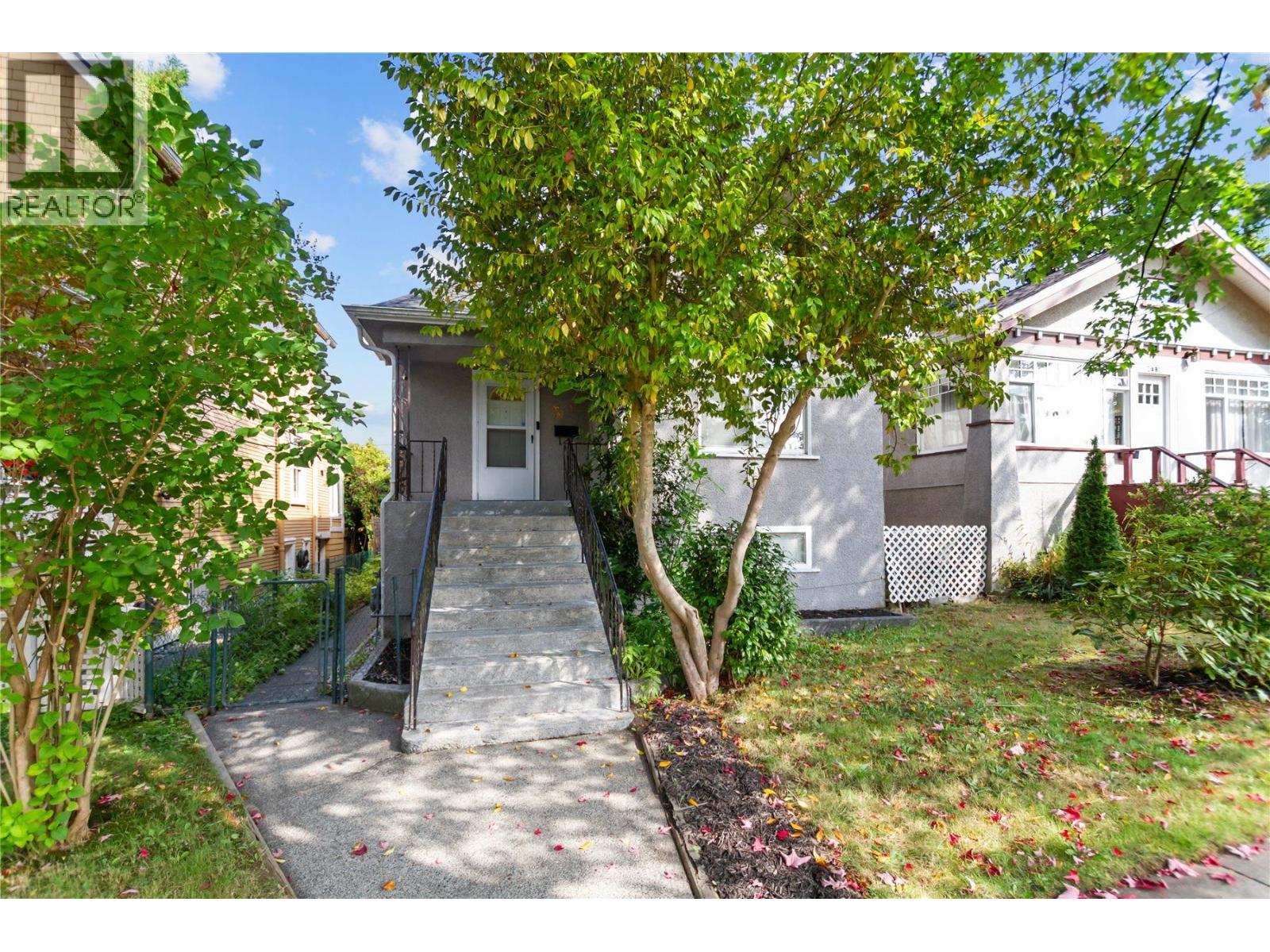 2461 DUNDAS
