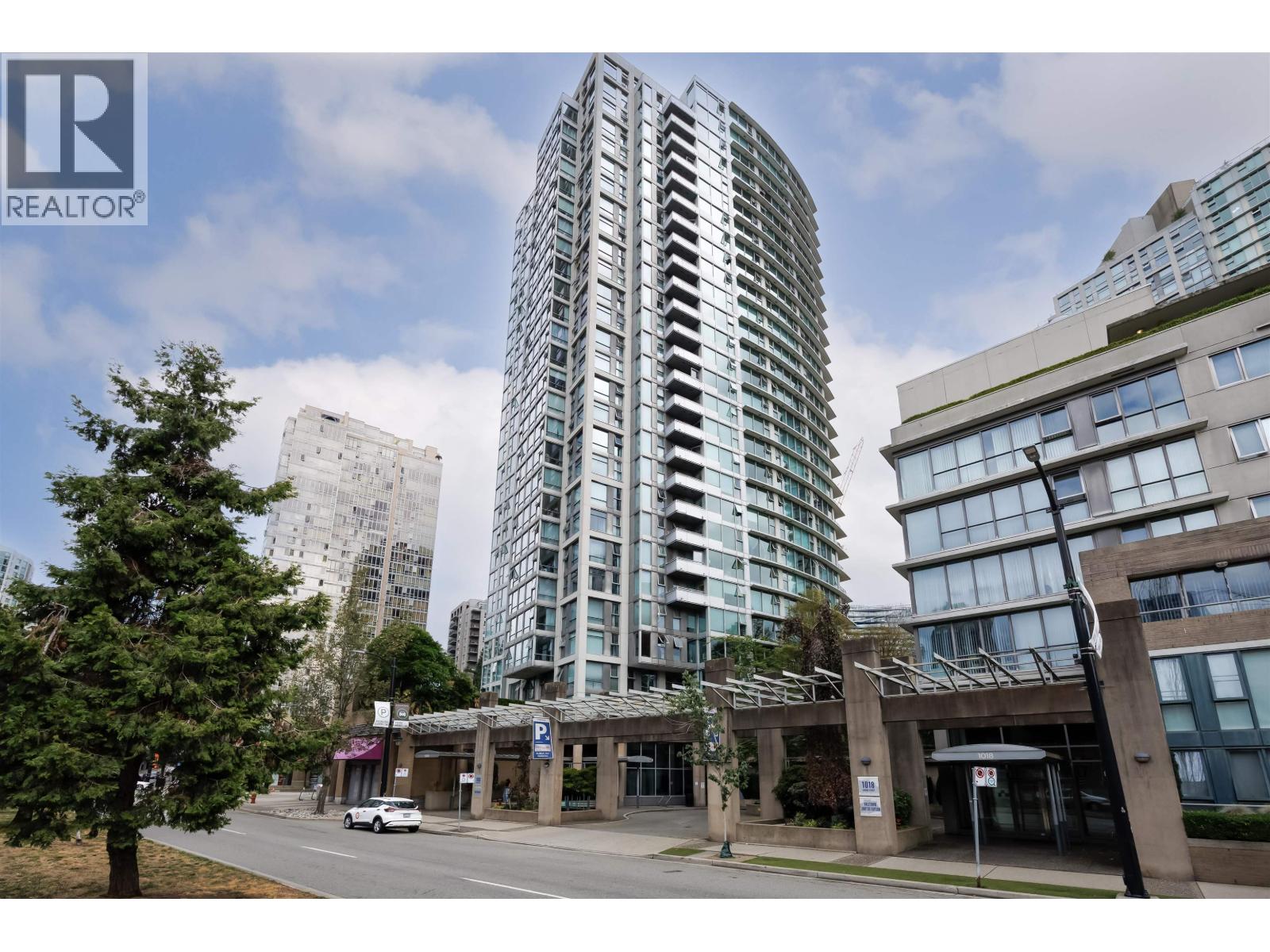 1008 CAMBIE Unit 902